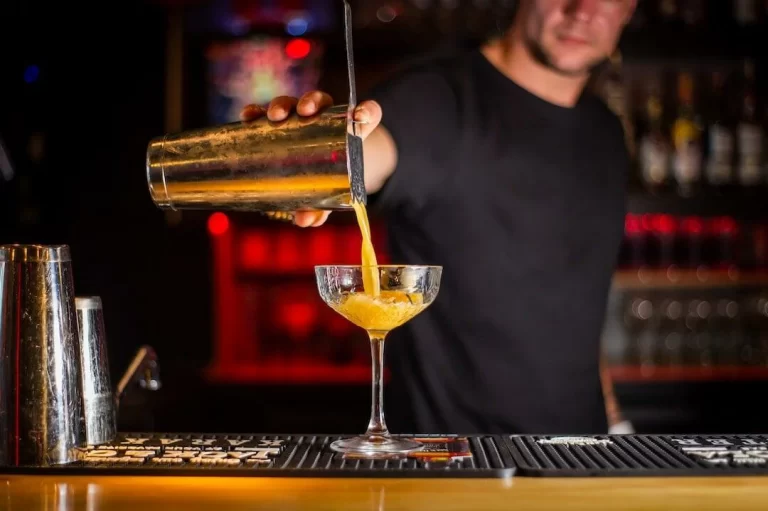 8 Essential Skills for Success in Bartender Training Jobs