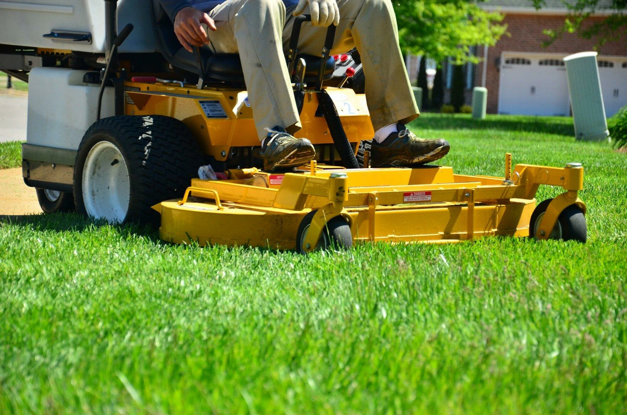 The Benefits of Custom Lawn Care: Why One Size Doesn't Fit All