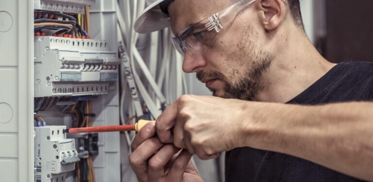 6 Signs You Need Emergency Electrical Services in Philadelphia