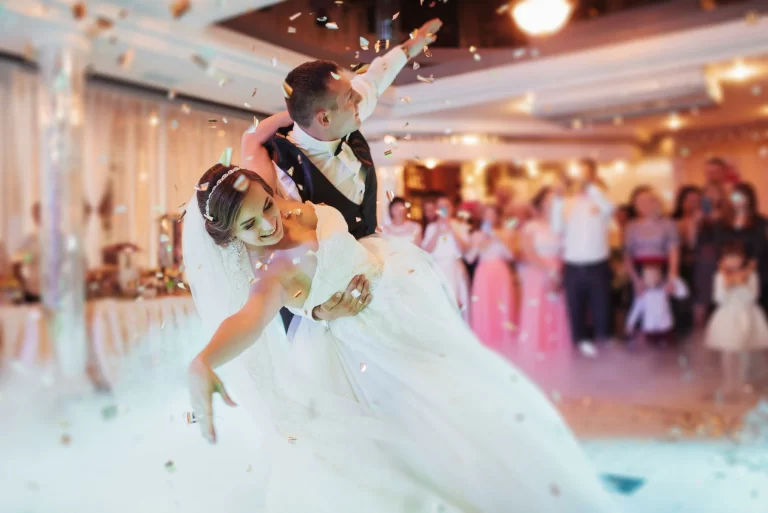 The Dos and Don'ts of Creating a Wedding Dinner Music Playlist